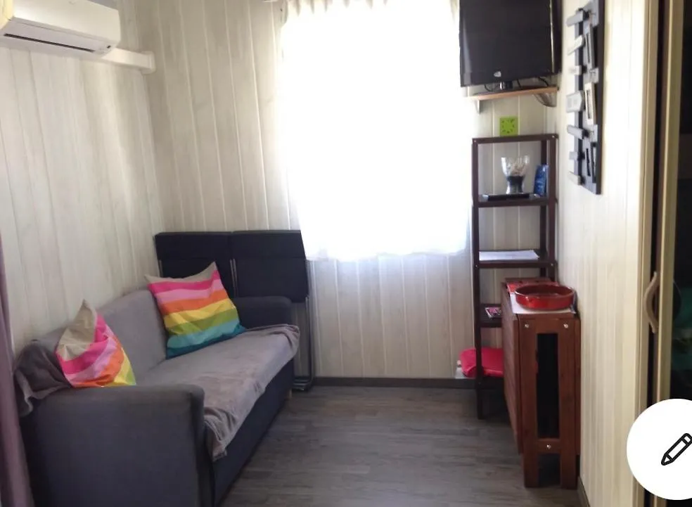 Chalet A Deux Pas De La Plage Martigues Campingplatz