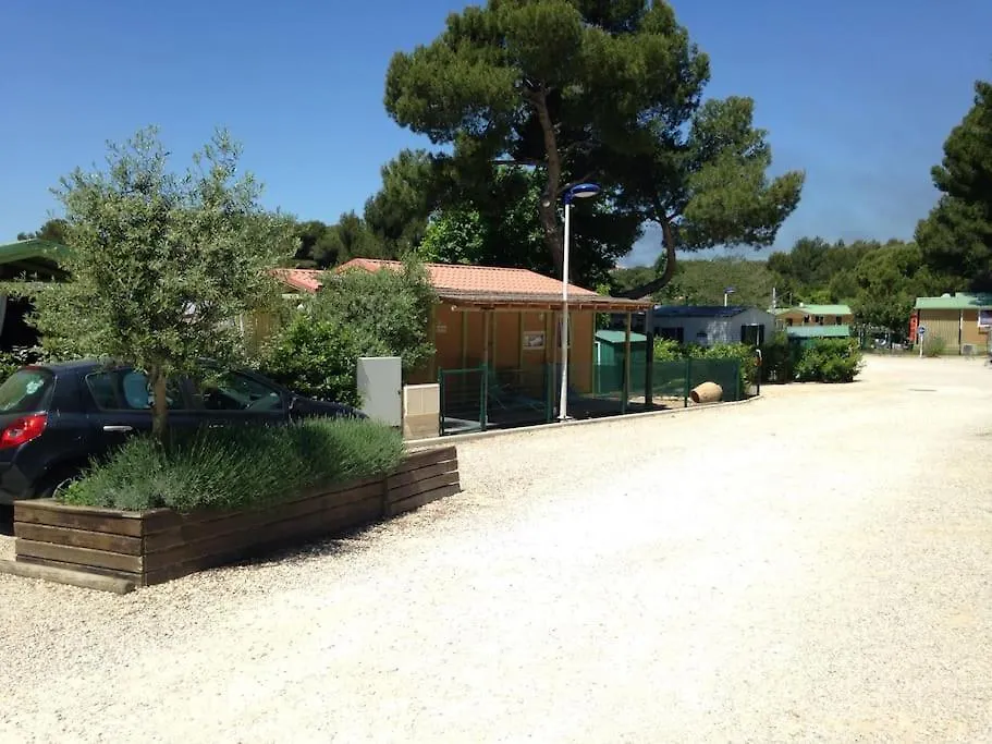 Chalet A Deux Pas De La Plage Martigues Campingplatz